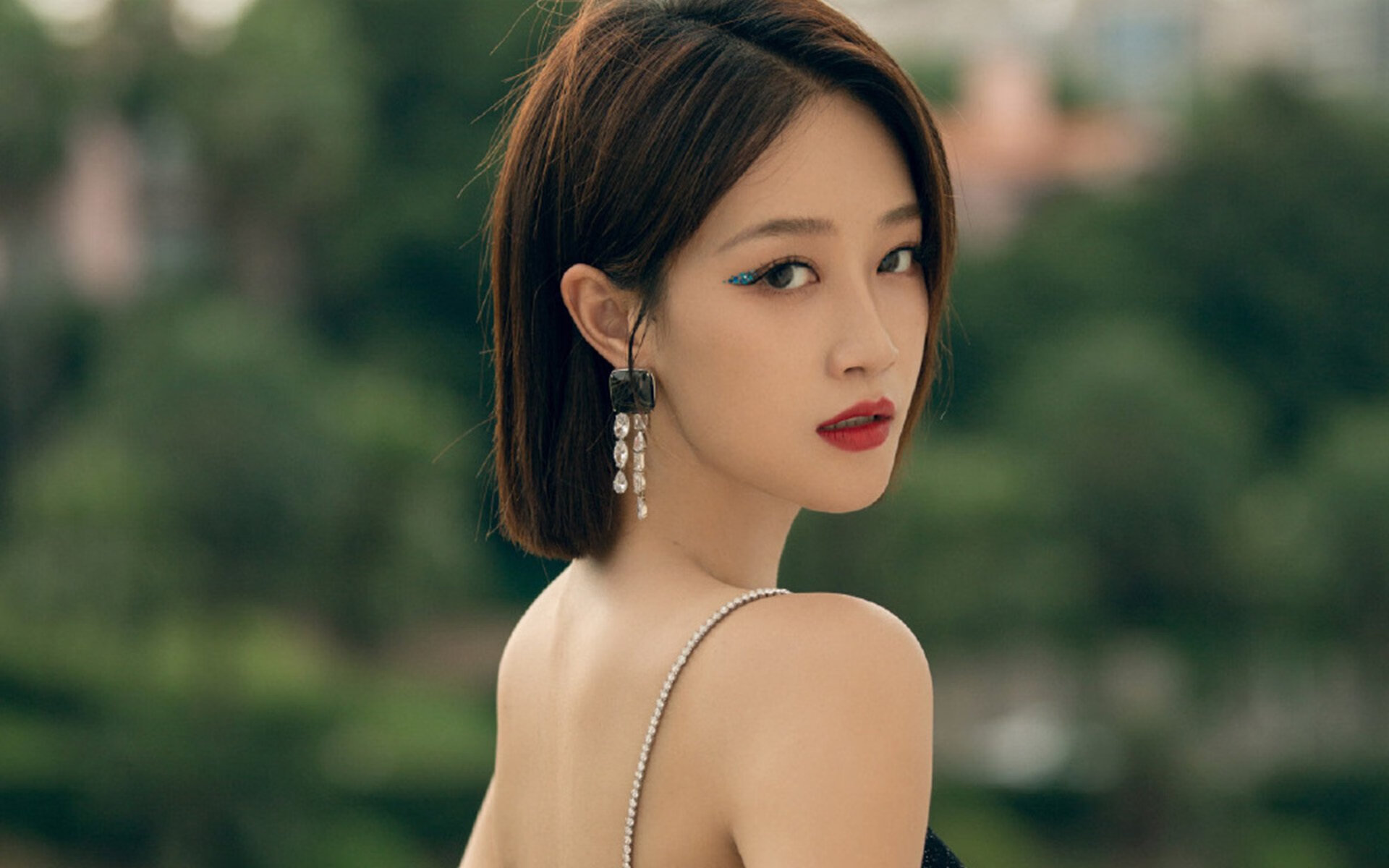 “新加坡2025游泳锦标赛:水上芭蕾选手全力拼搏”