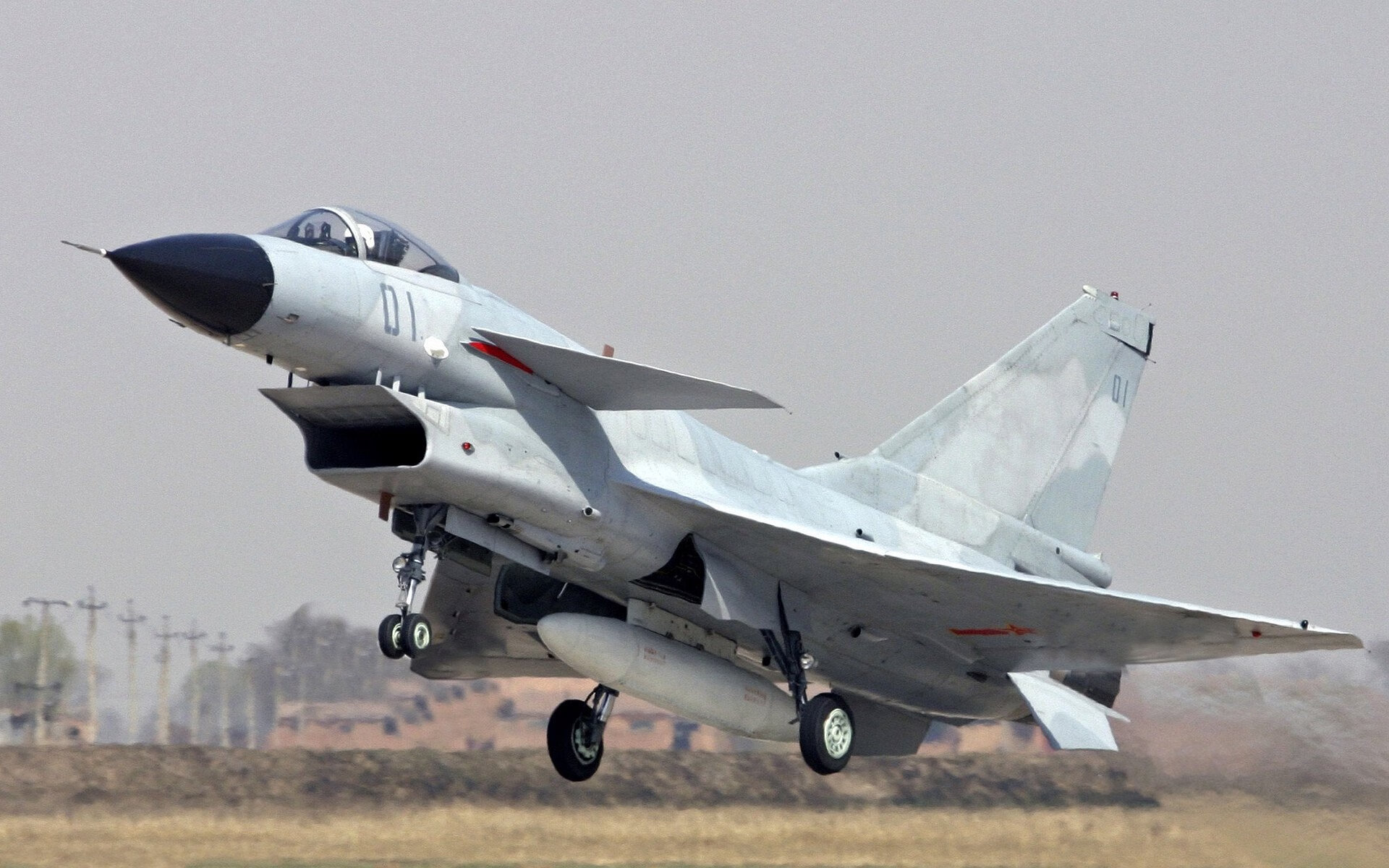 主力门将稳定发挥连续三场零封对手成为防线最坚固保障,门将连续零封记录